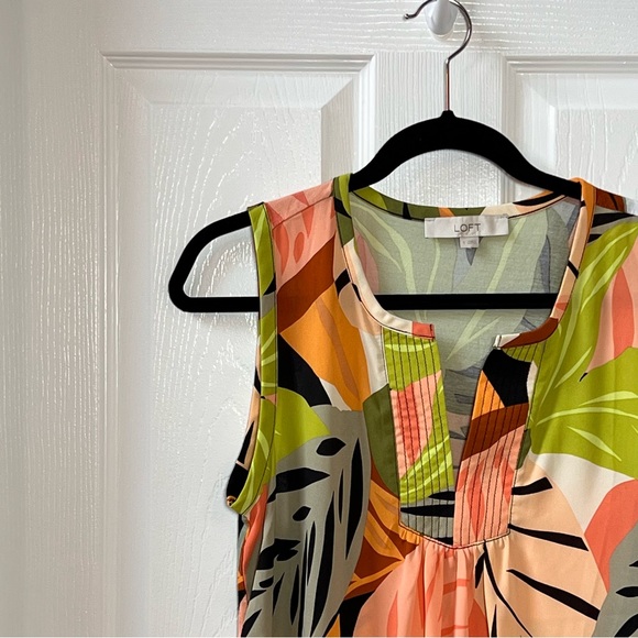 ⭐️ Loft Palm Split Neck Mixed Media Shell Sleeveless Tank SMALL - Picture 5 of 11